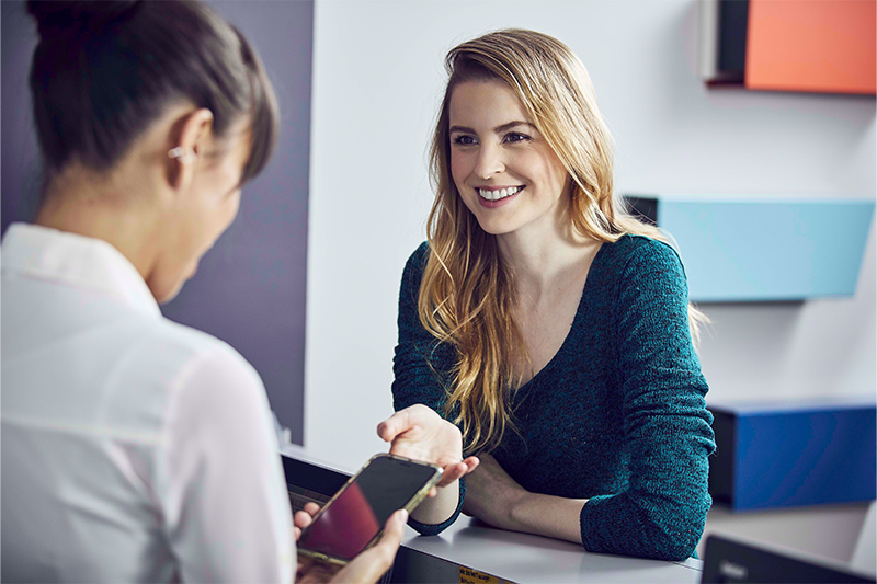 Provider speaking with patient 800x533.png